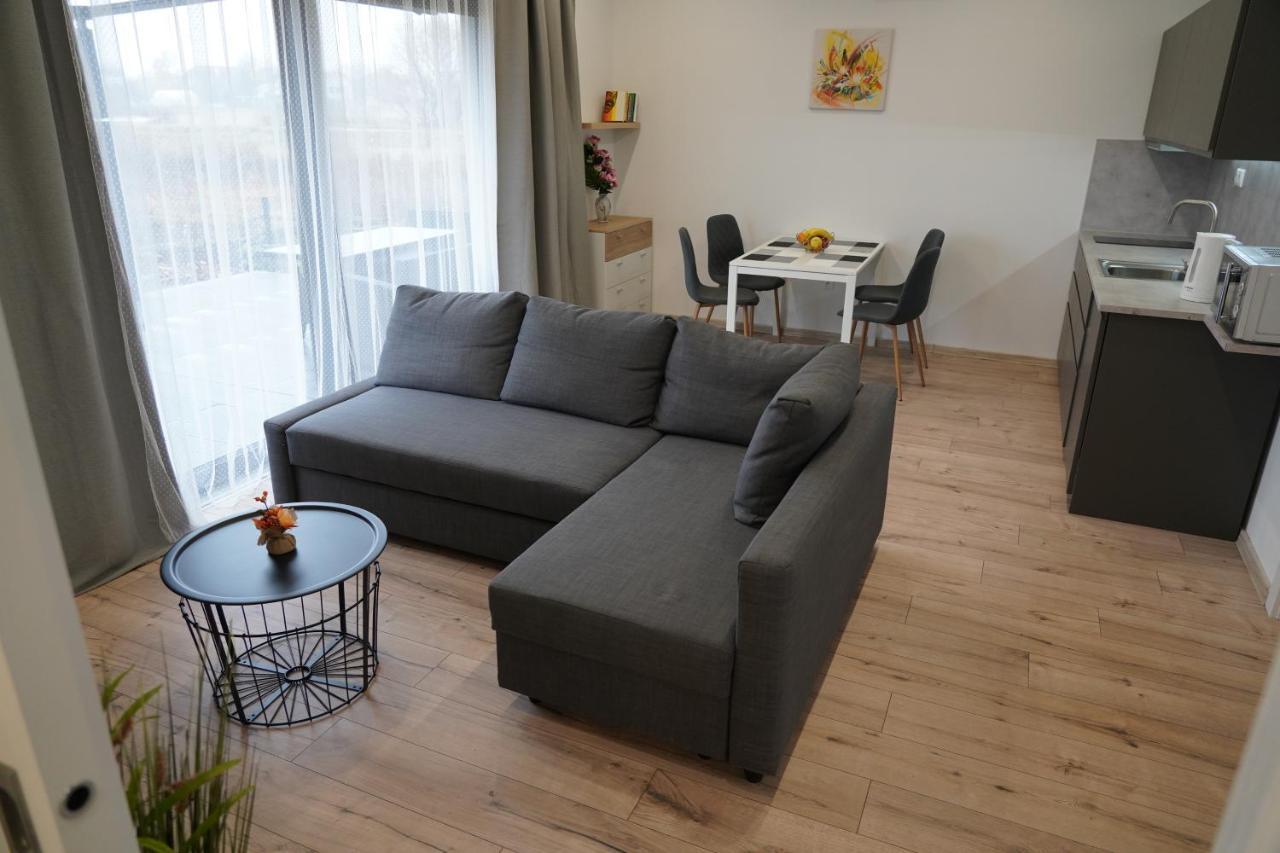 Apartman Zuzana Nesvady Eksteriør billede