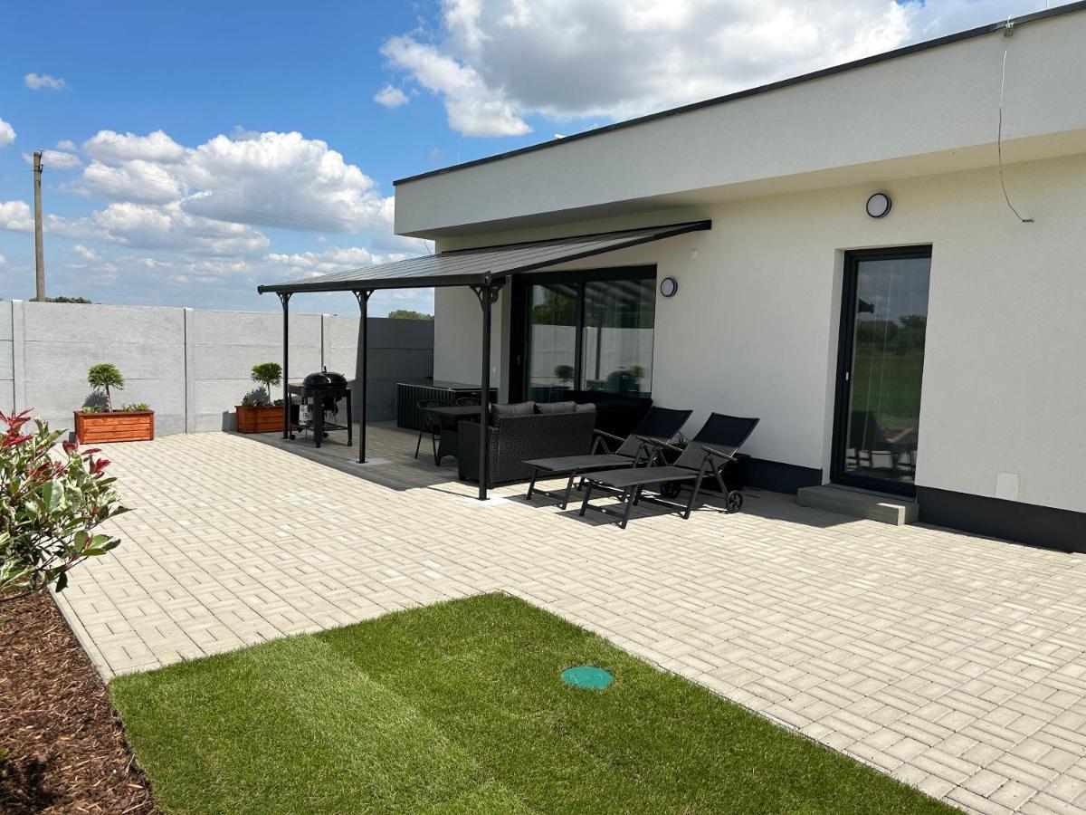 Apartman Zuzana Nesvady Eksteriør billede